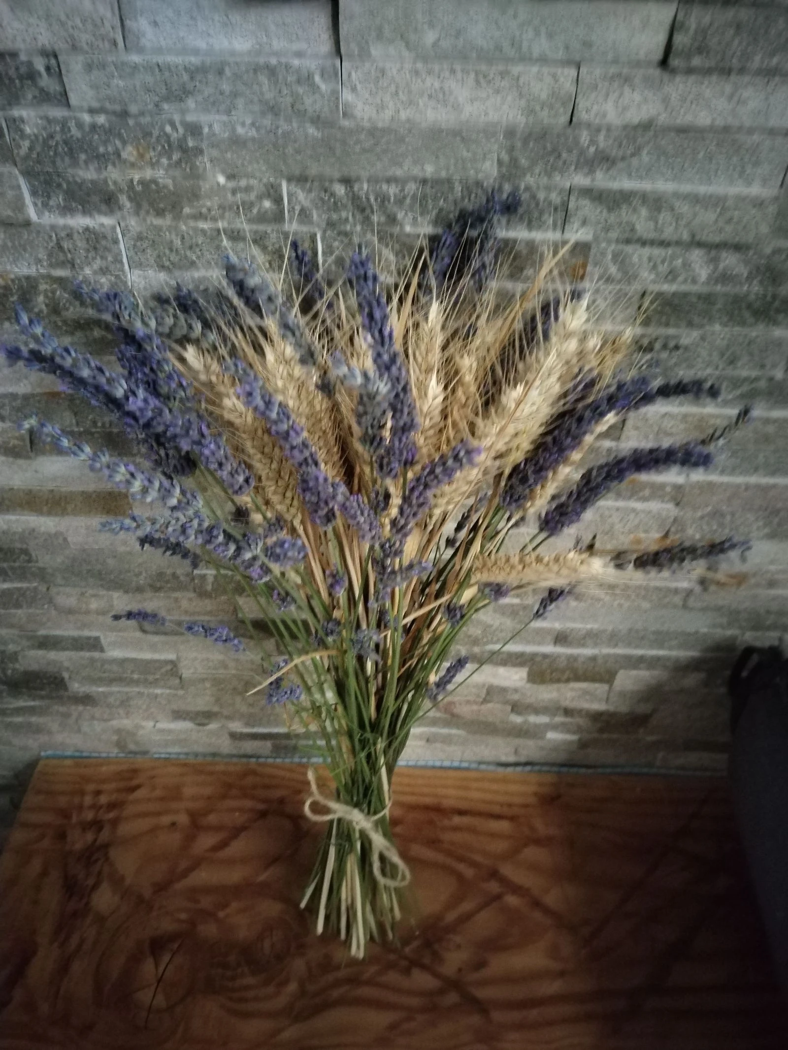 Bonito ramo de flores secas rústicas, espigas de trigo y lavandas azules de mi jardín natural. – photo 6